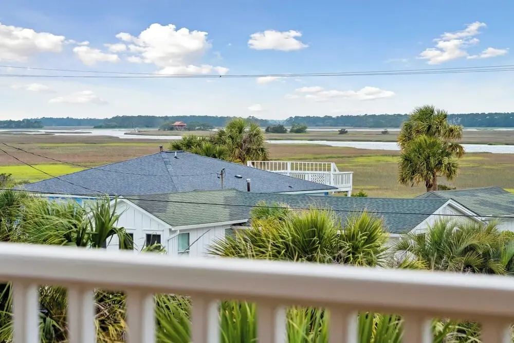 Oceanfront w/ Pool, Panoramic Deck Views, 5bdr Folly Ocean Breeze by Avantstay