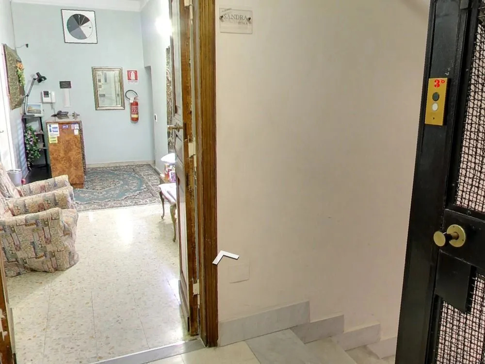 Crosti Hotel & Residence