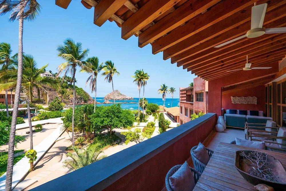 Careyes 114 Oceanfront Luxury With a Spacious Te