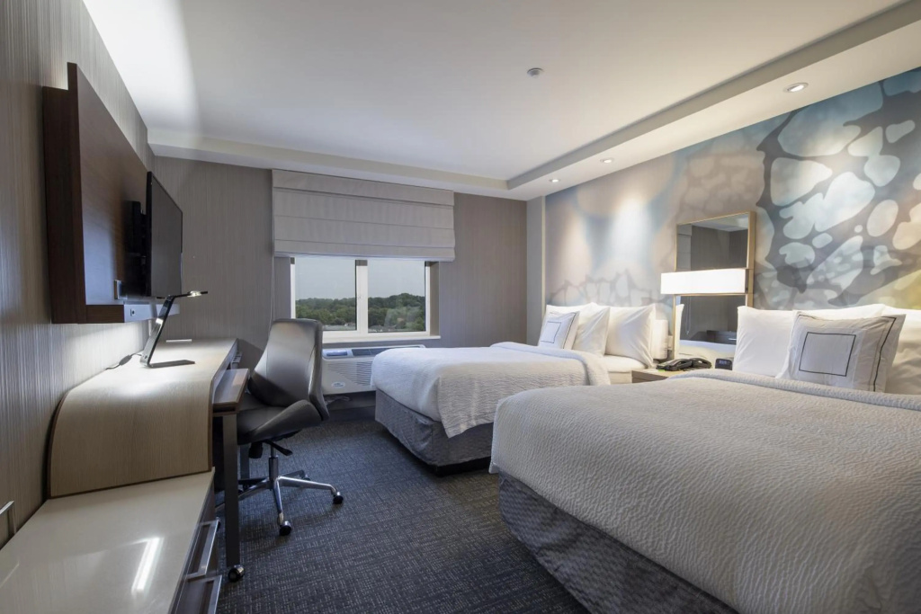 Отель Courtyard by Marriott New York Queens/Fresh Meadows в Нью-Йорке