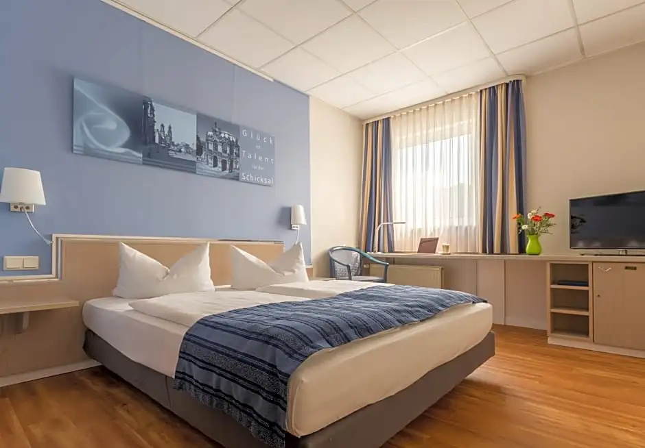 Business Double room (full double bed)