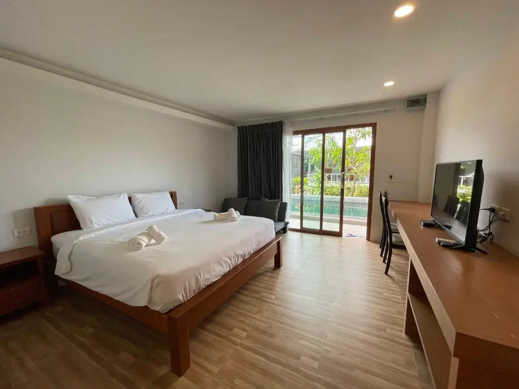 Double room with pool view (full double bed)