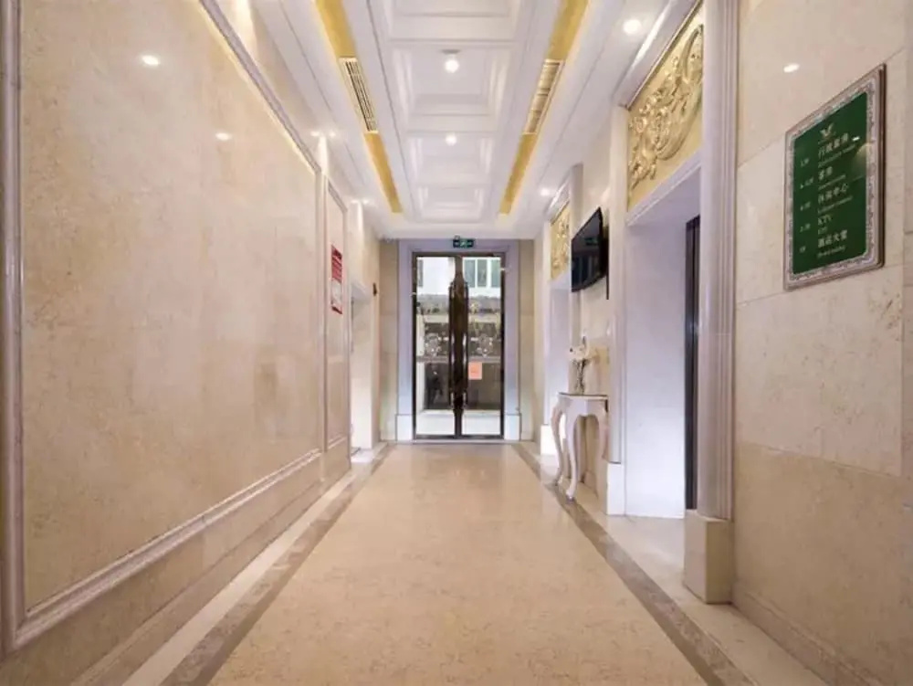 Lobby & Reception