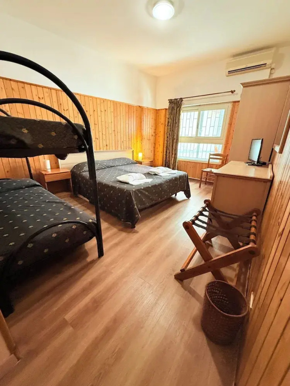 Economy room