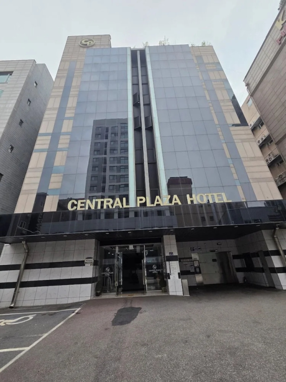 Central Plaza Hotel