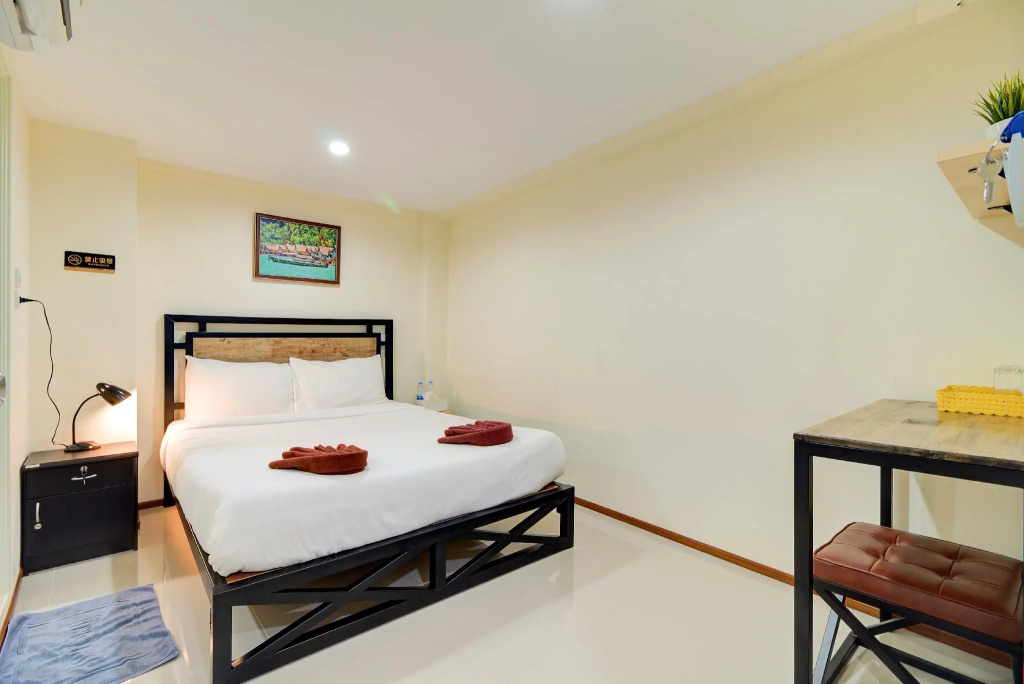 Standard Double room (full double bed)
