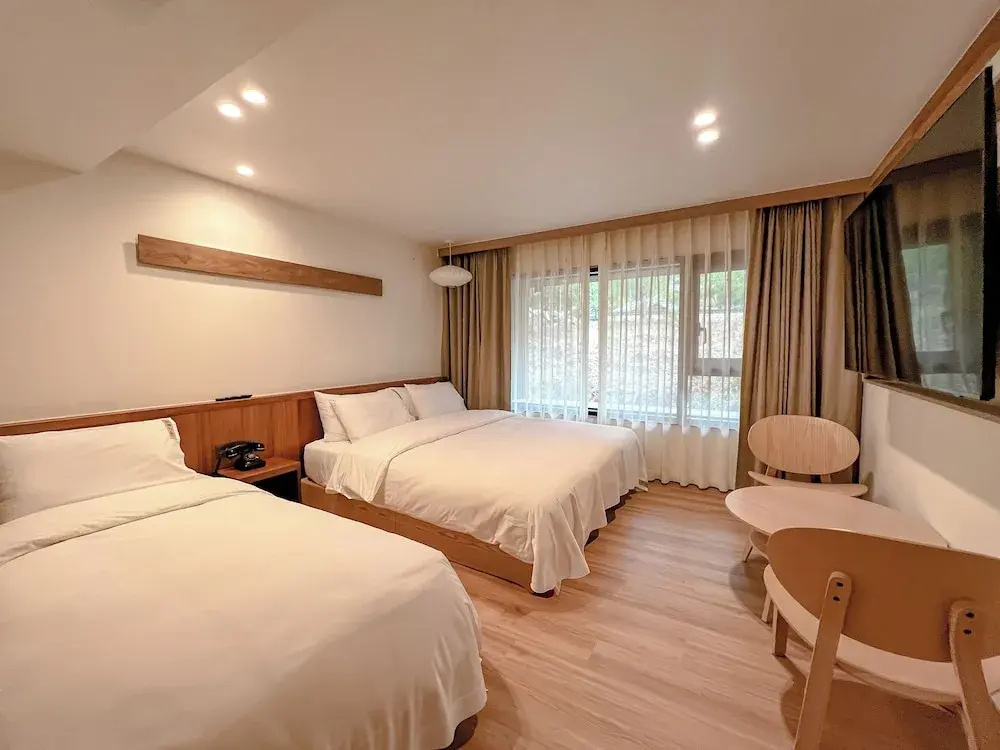 Suite with balcony and with mountain view