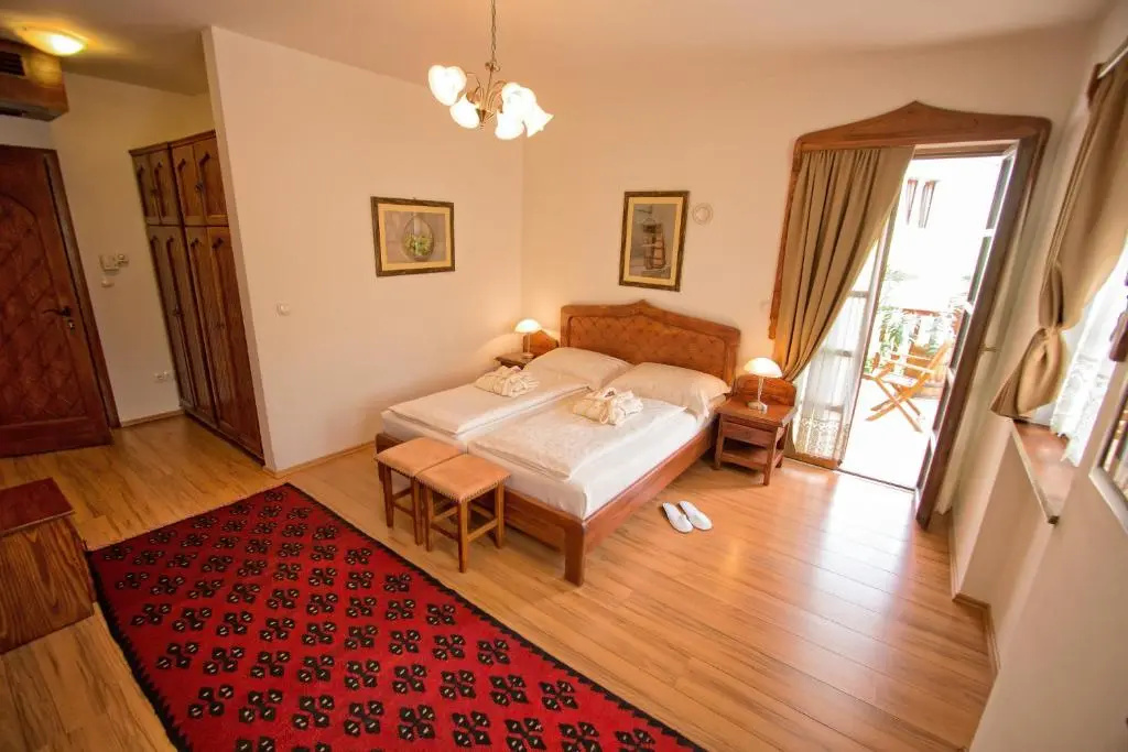 Deluxe Double room with balcony full double bed