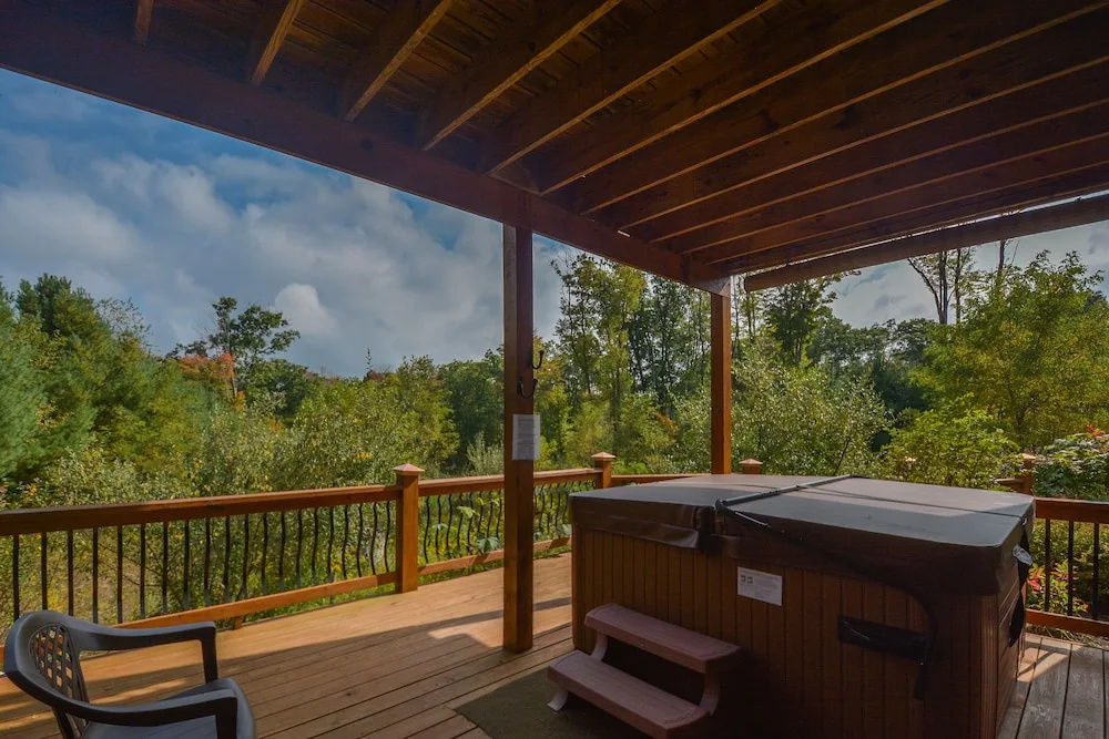 Whispering Pines 5 Bedroom Townhome