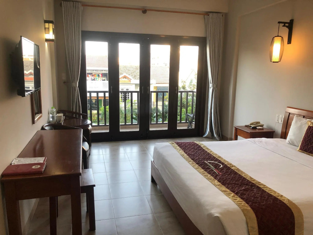 Deluxe Double room with balcony (full double bed)