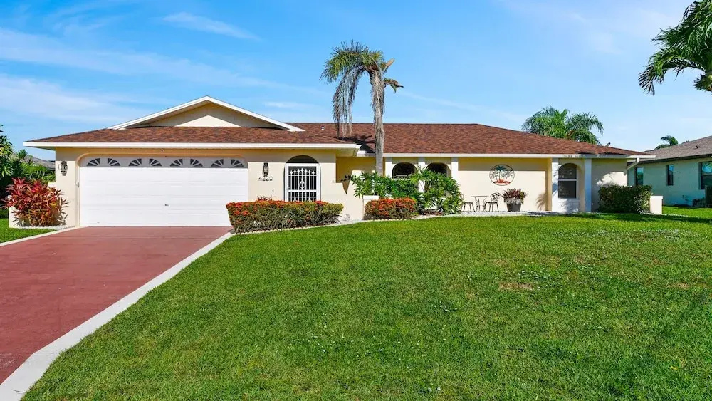 Just Chill Modern Canal Villa w Heated Pool