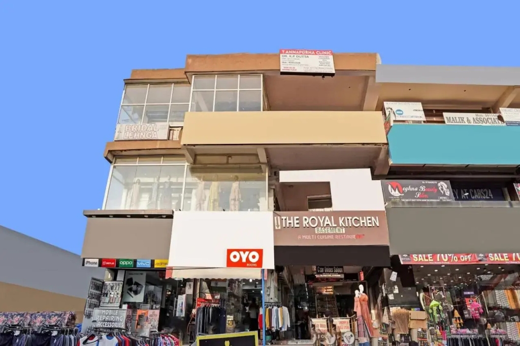 OYO Flagship 70188 S R Hotel