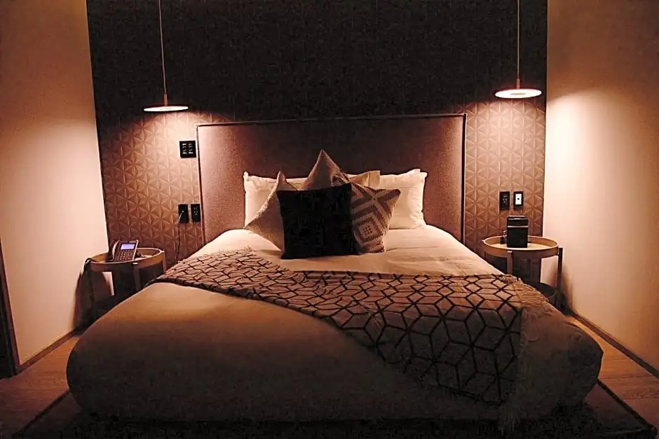 Double Suite (full double bed)