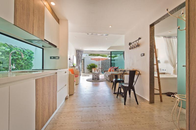 Вилла Deluxe с балконом в Tropicana Pool Villa