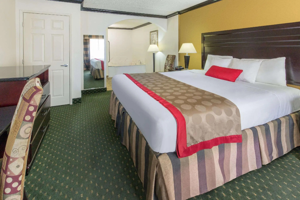 Deluxe Suite