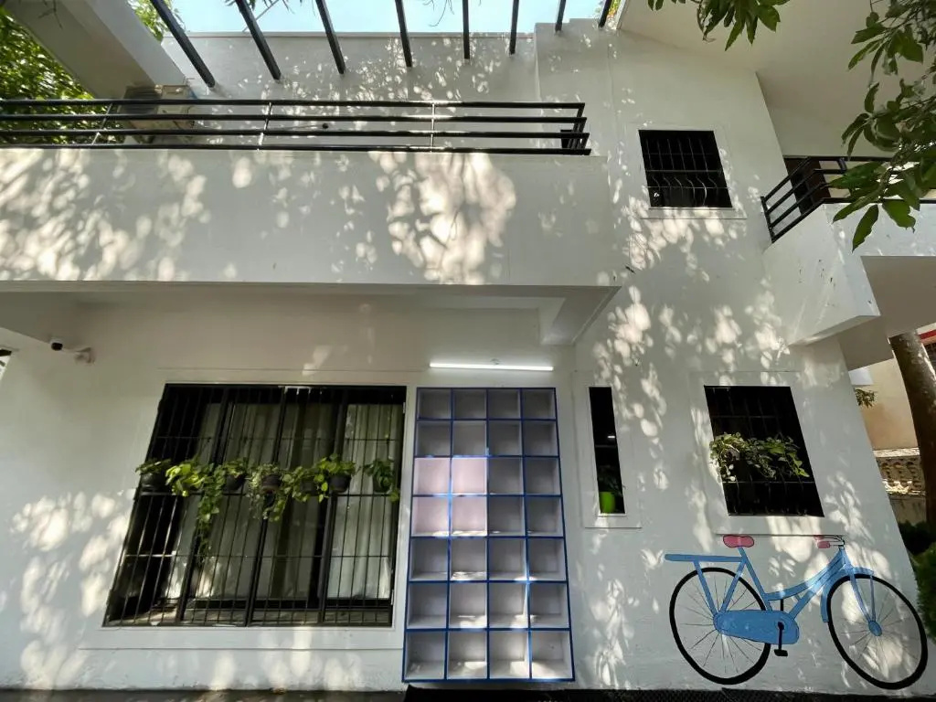 HOSHTEL99 - LUX - Stay, Cowork and Cafe - Luxurious Twin Bungalow