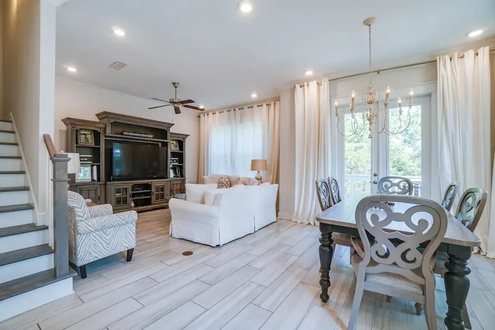 3 Bedrooms Comfort room