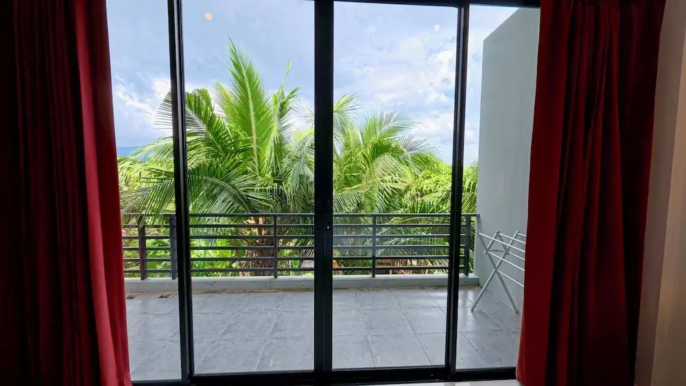 Отель Baan Phu Chalong Place в Чалонге
