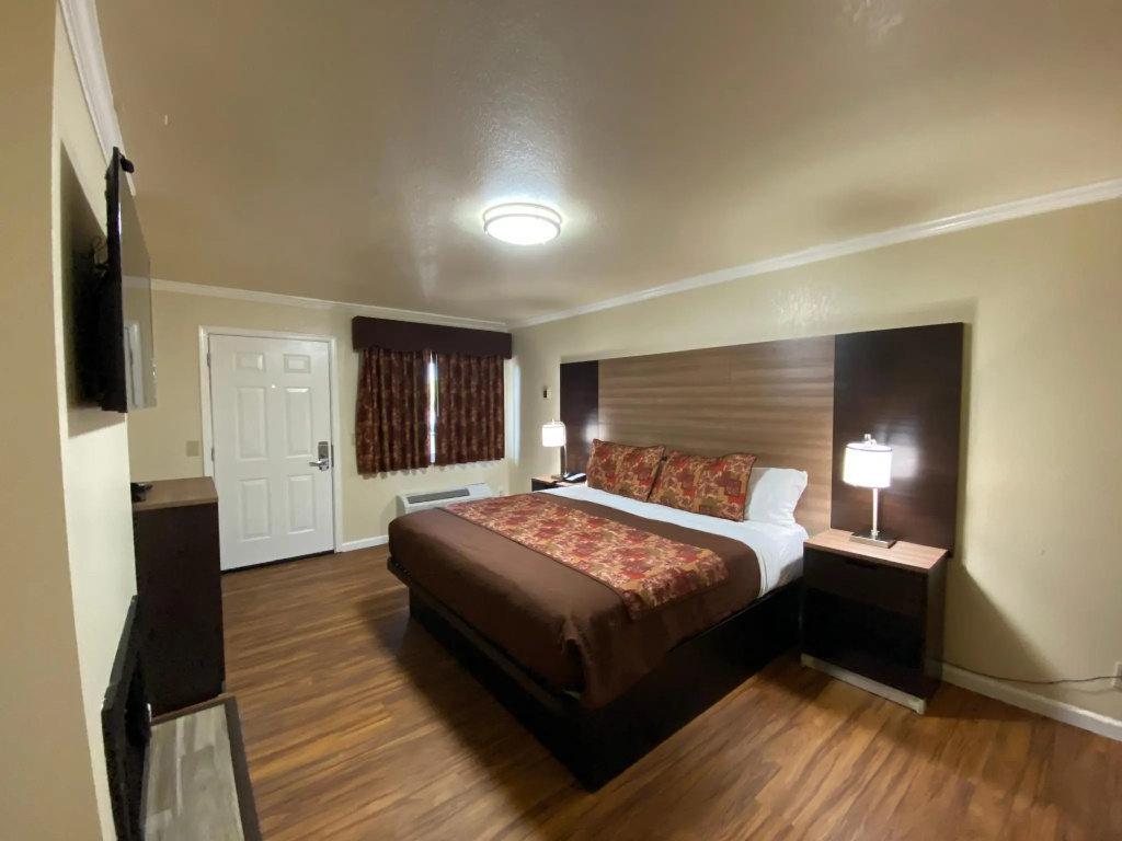 Standard Double room (full double bed)