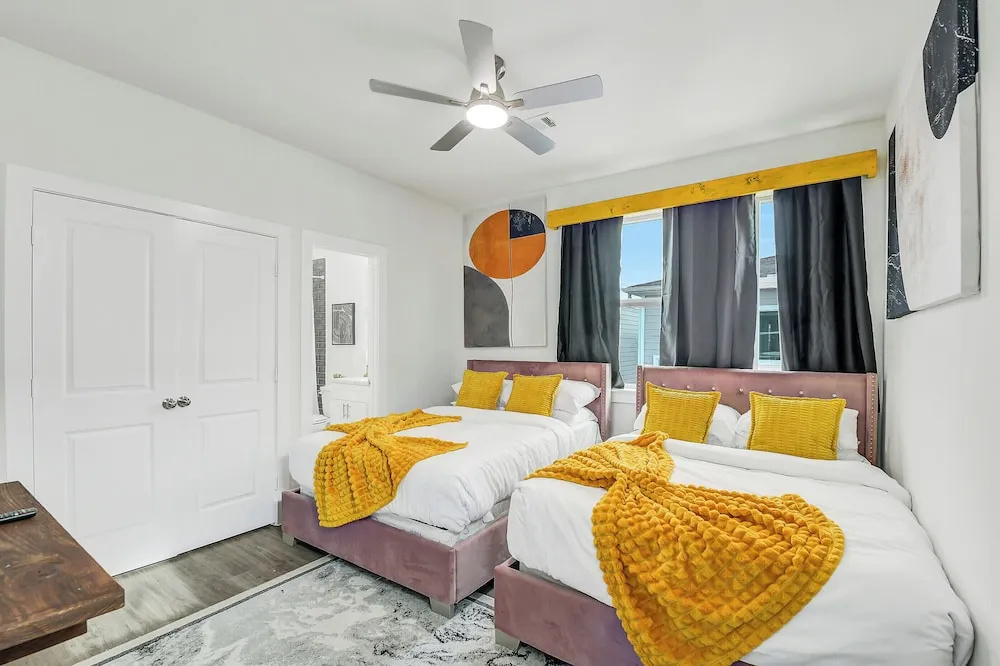 Luxury 3BR w/ Patio + Garage, Near NRG, Med Center — 4