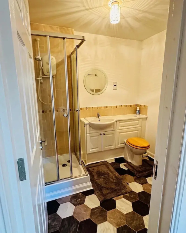 Apartment-2br-parking-walk to Town-near Beach-wifi - фото 4