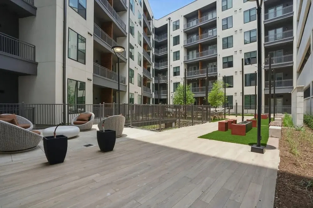 12min DT 6min Domain Studio-pool Free Parking