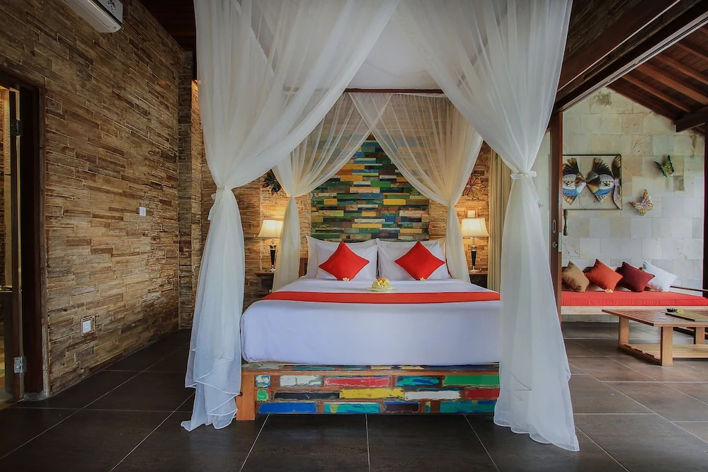 2 Bedrooms Villa