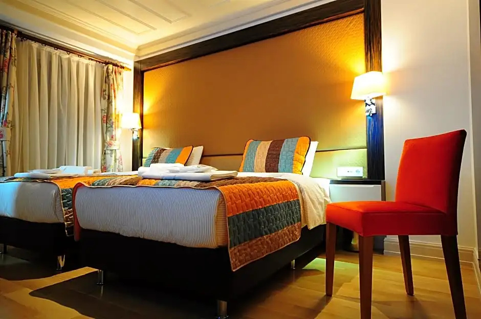 Double Basement room (twin beds)