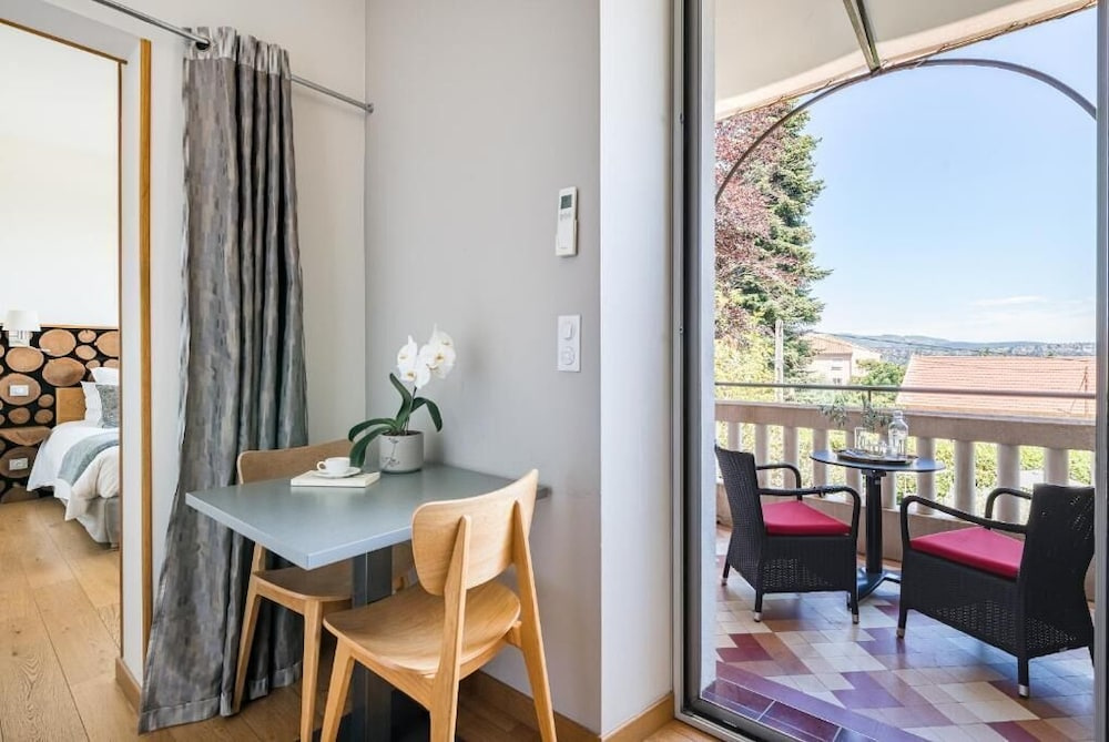 Deluxe Double room with balcony and with pool view (full double bed)