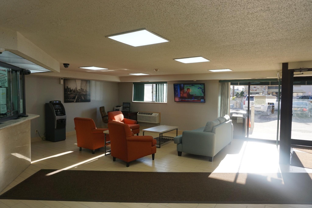 The Floral Park Motor Lodge — фото