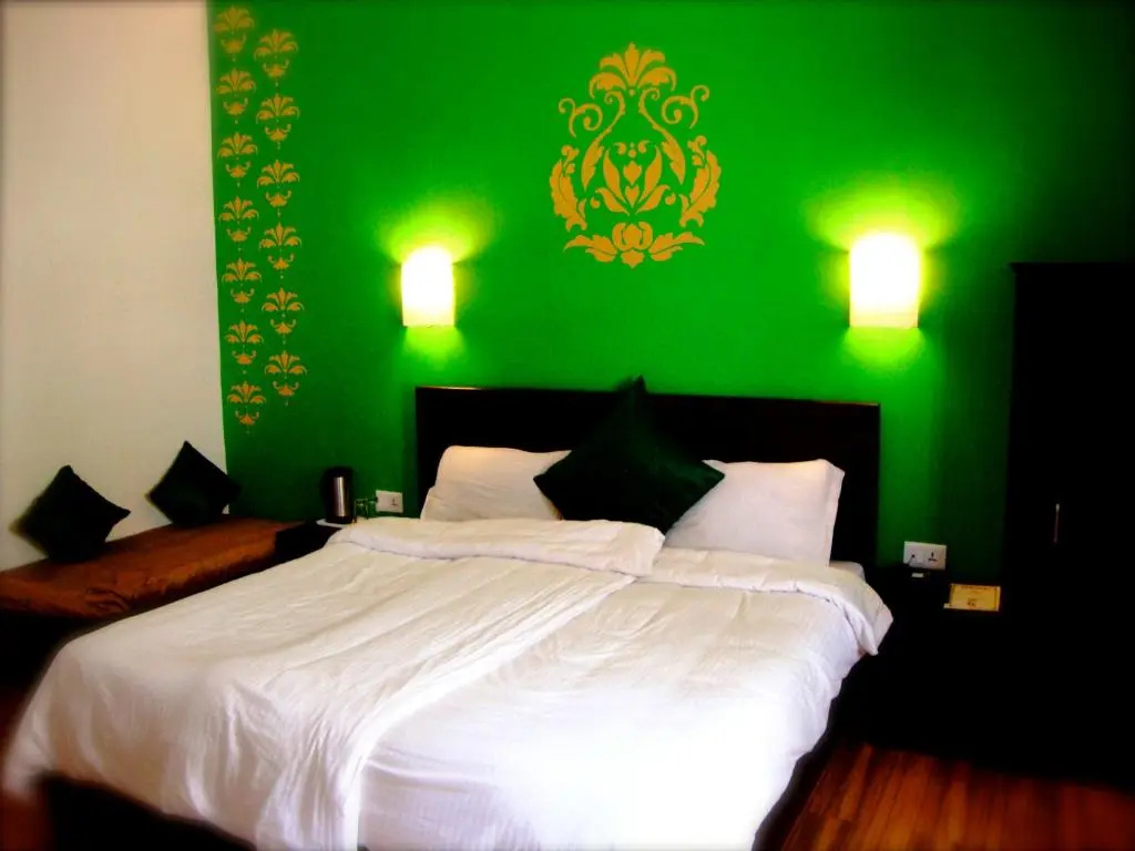 Deluxe Double room (full double bed)