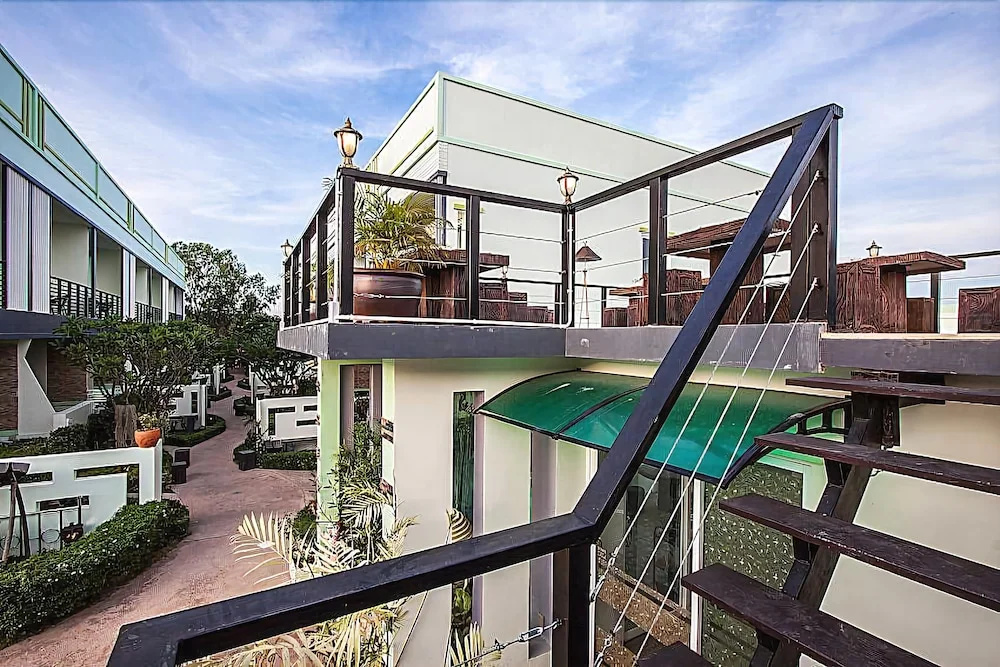Baan Kiet 3 7 units 2 Bedroom Jacuzzi Townhomes