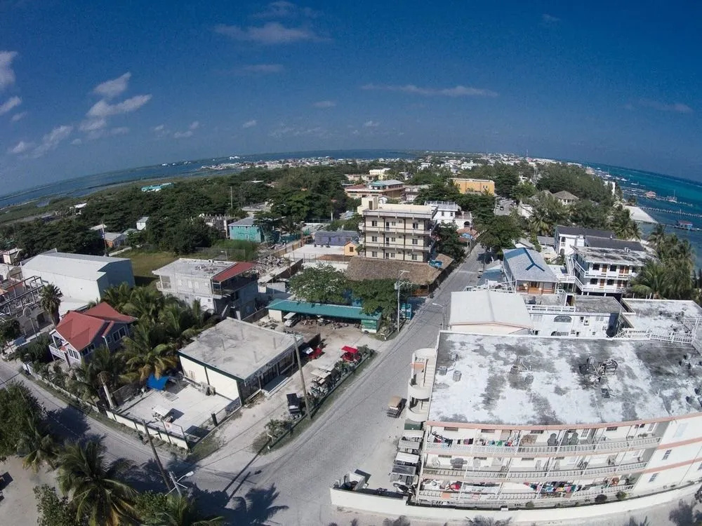 Tropicana Condominiums - Général