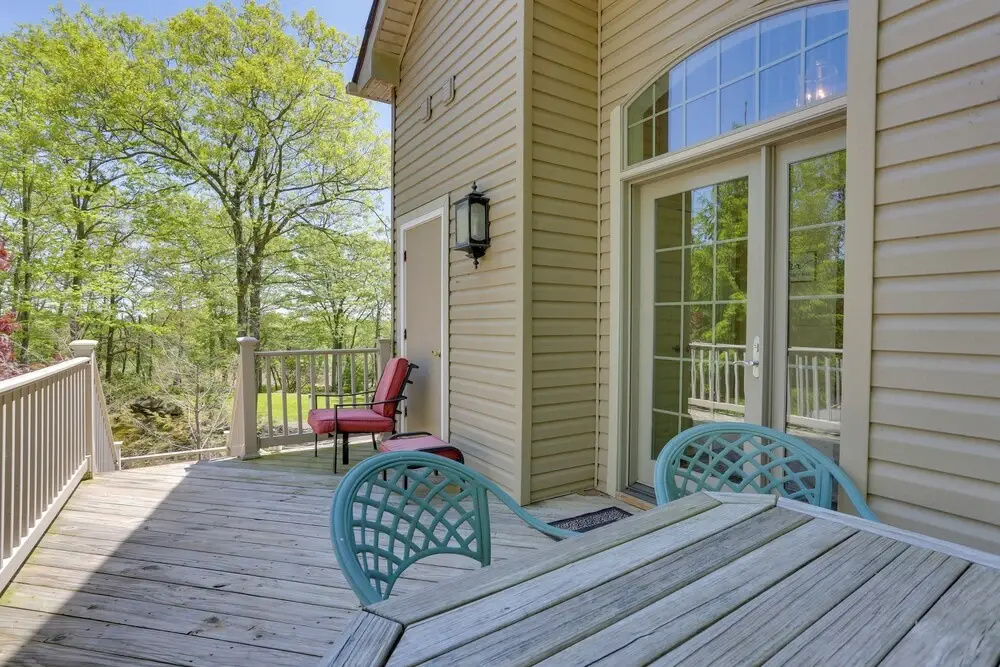 Half-mi to Big Boulder Lake: Townhome w/ Deck!
