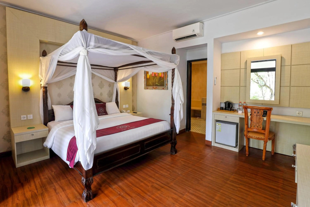 Отель Puri Saron Seminyak в Куте