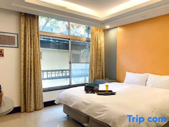 Deluxe Double Suite (full double bed)