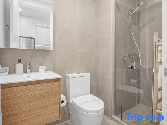 The Courtenay Chic Retreat 1BR Apartment