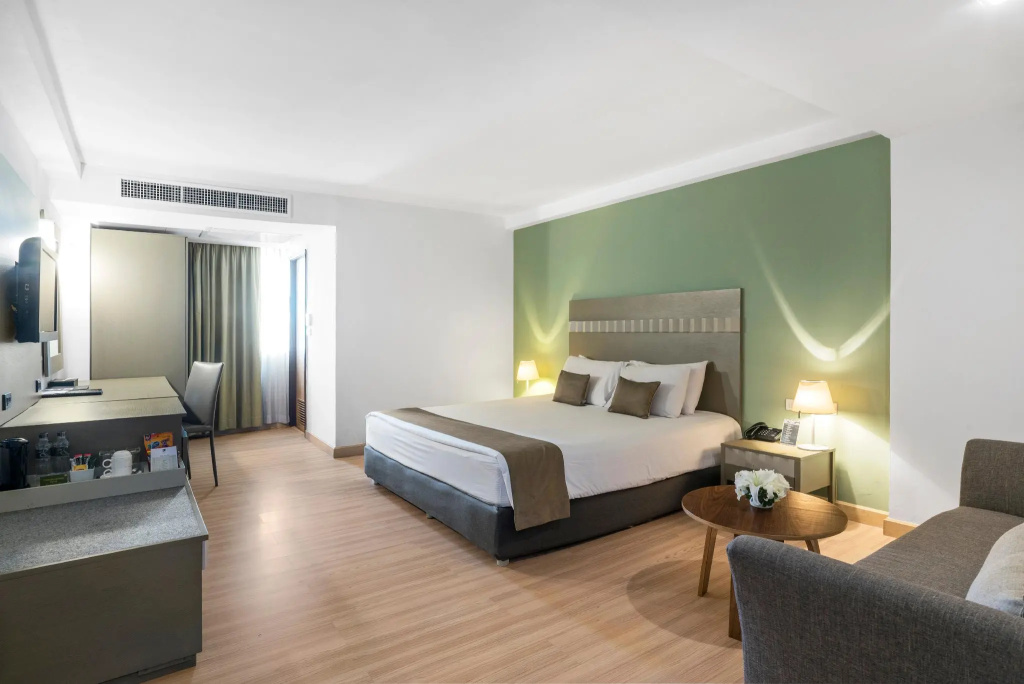 Deluxe Double room (full double bed)
