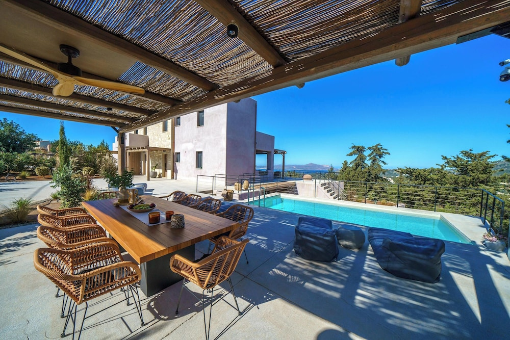 EAST VILLA by CYAMES