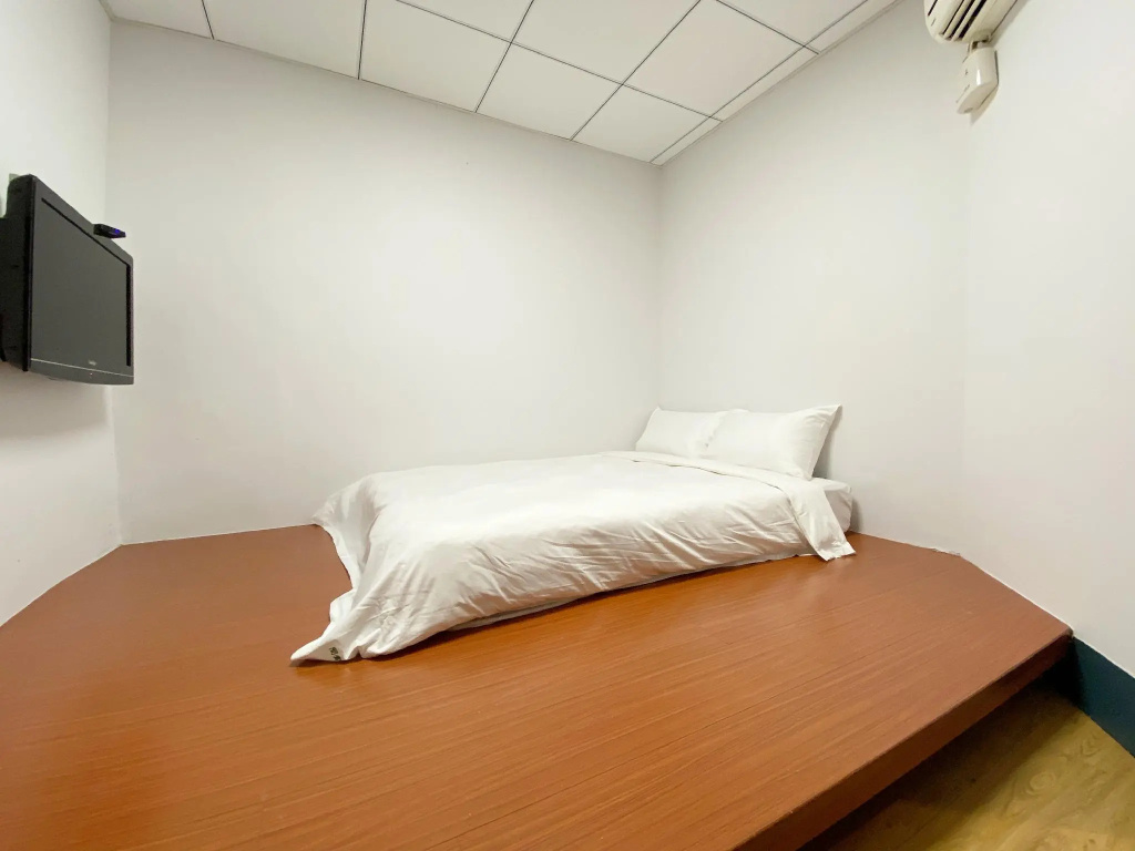 Economy room