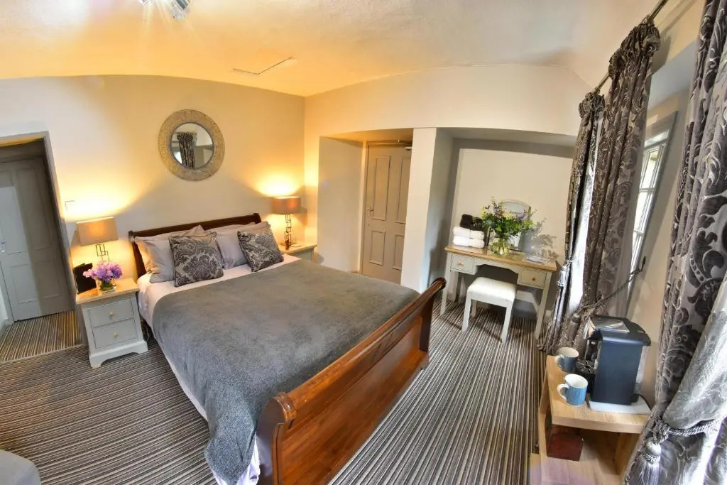 Deluxe Double room (full double bed)