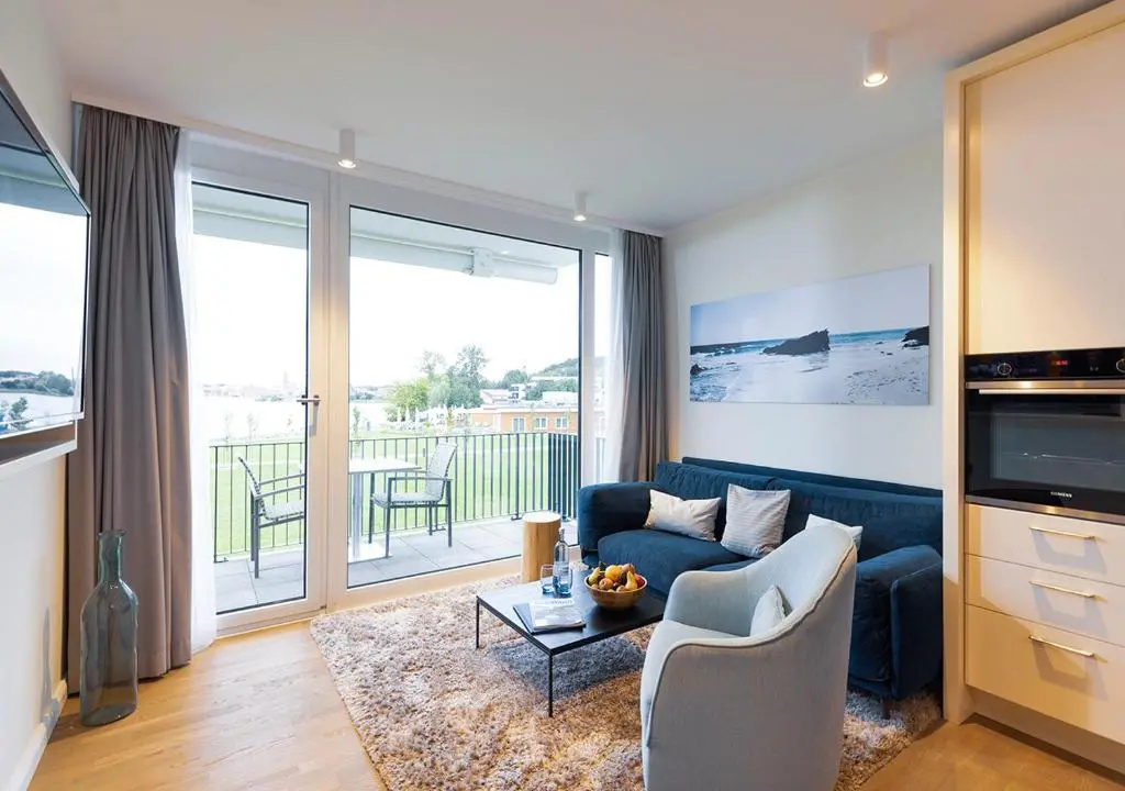 Apartment with lake view