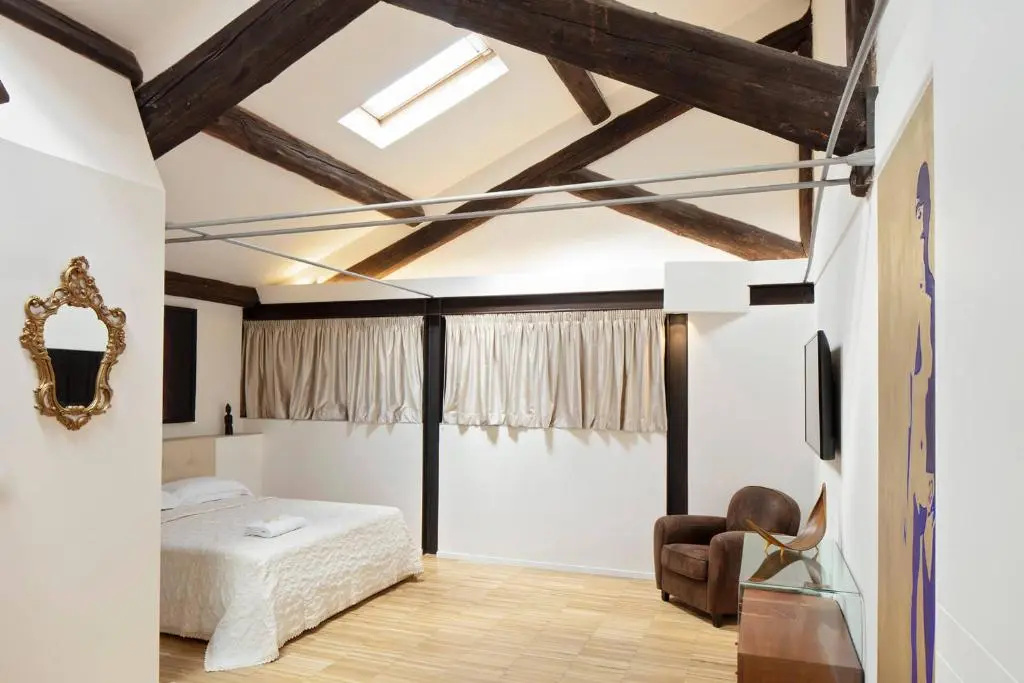 Deluxe Double room (full double bed)