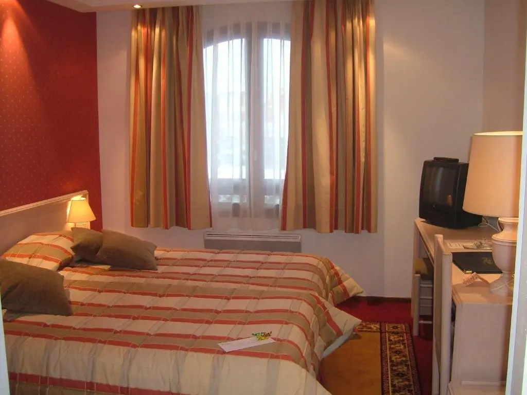 Classic Double room (full double bed)