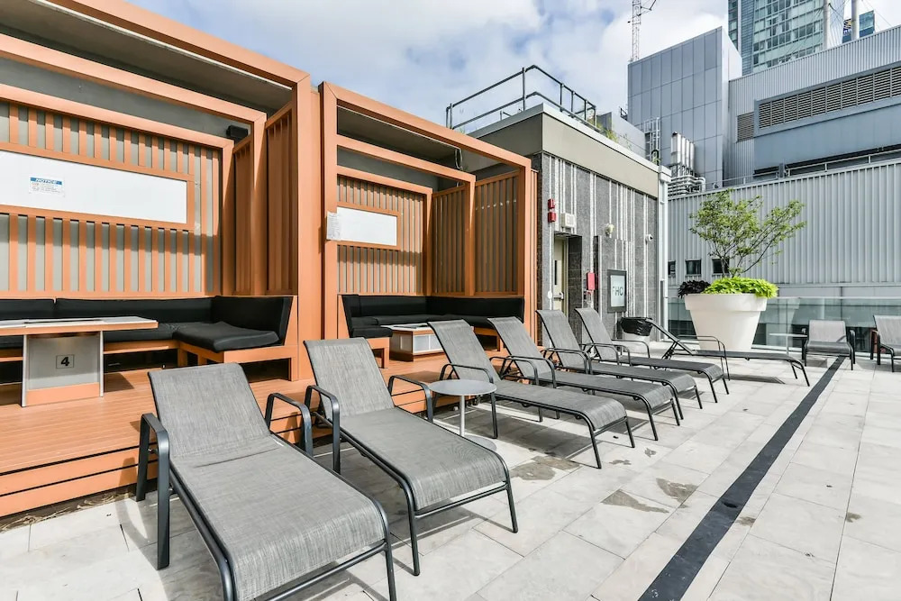 Front Street Luxury Condos - фото 22