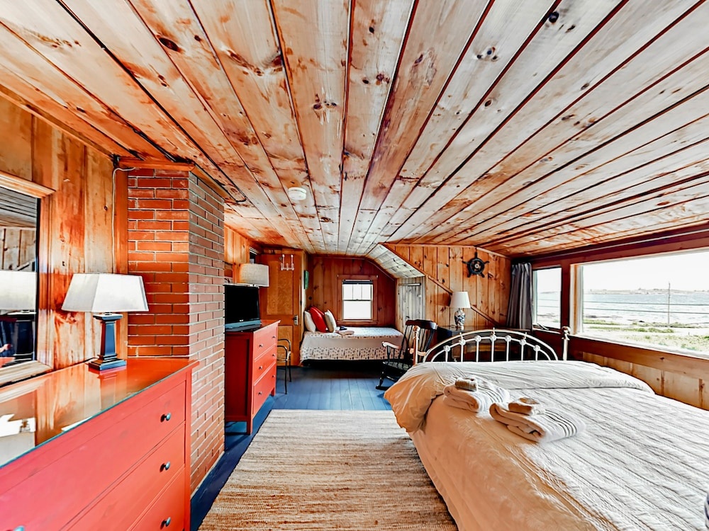 18 Spring St Cottage 4 Bedrooms 2 Bathrooms Cottage 2
