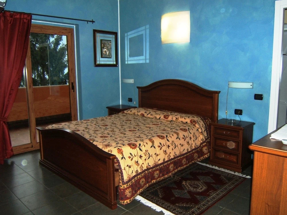 Standard Double room with balcony and with lake view (full double bed)