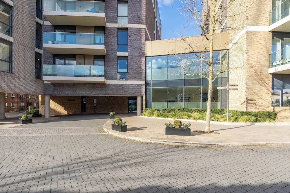 Modern Cozy Kingston Flat, 5 Mins to Train Station