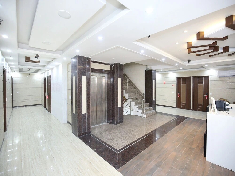 Lobby & Reception