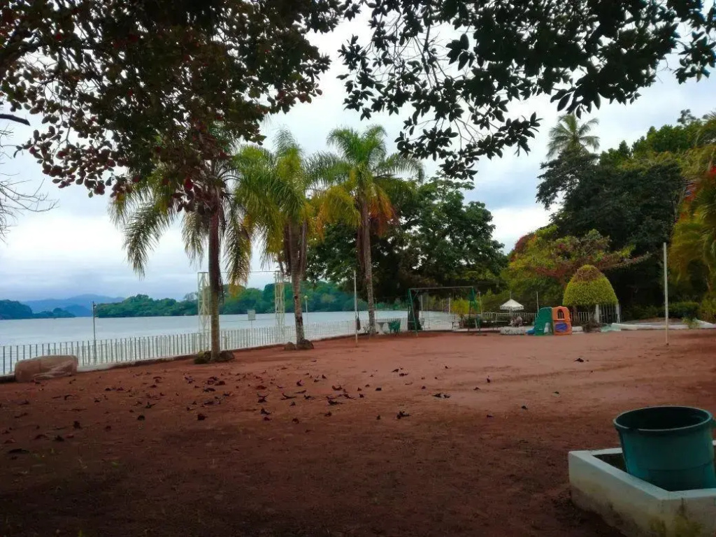 Beach & Waterfront